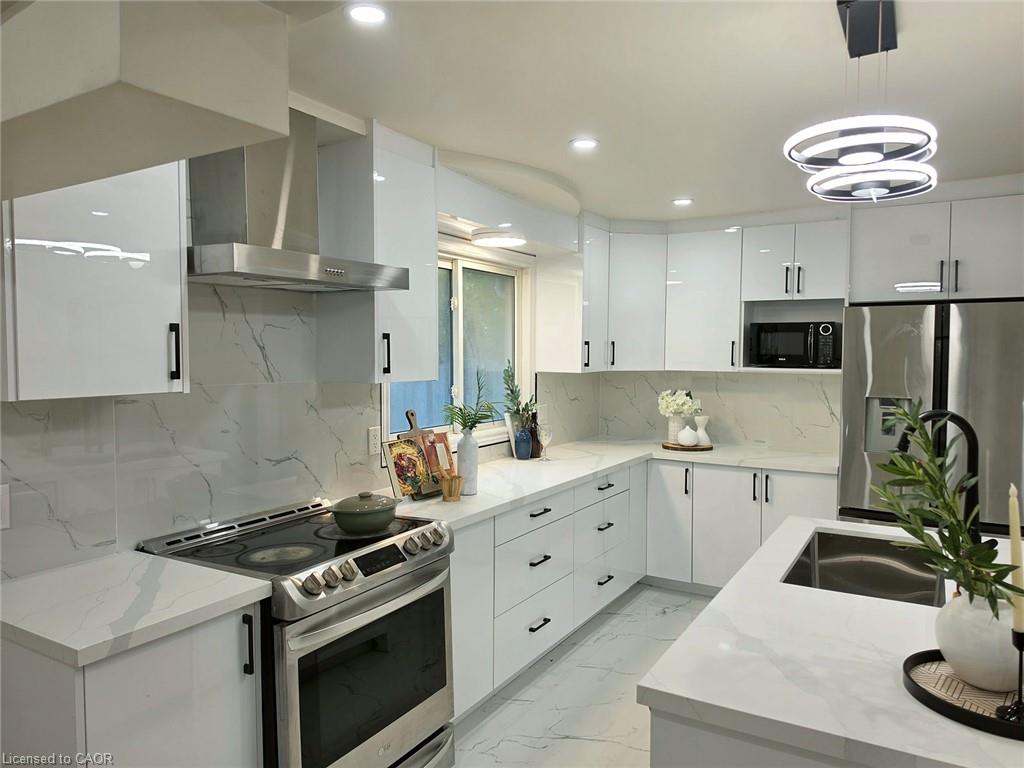 23 Alayne Crescent Property Photo 7