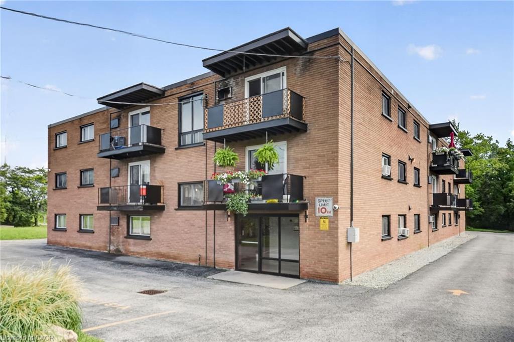33-426 Queenston Street Property Photo 3