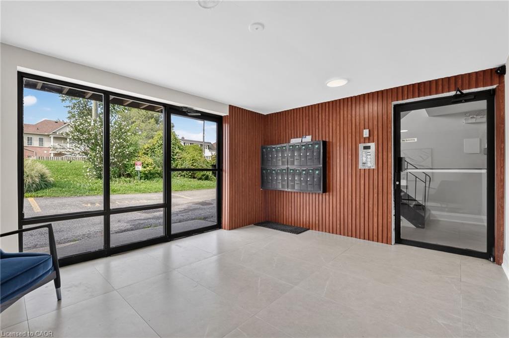 33-426 Queenston Street Property Photo 10