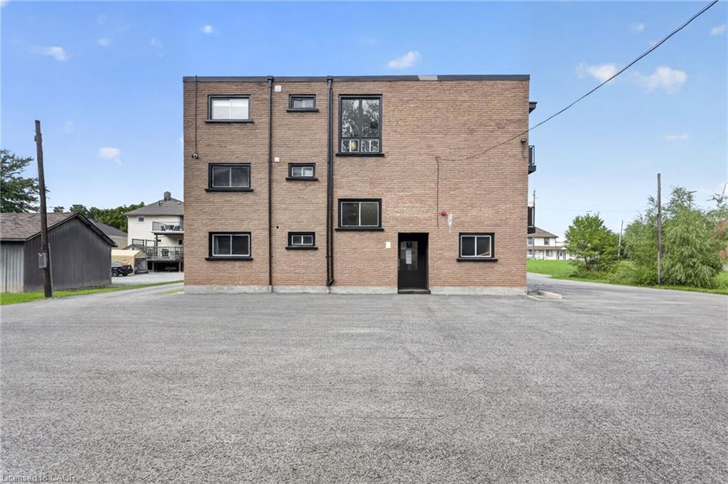 33-426 Queenston Street Property Photo 44