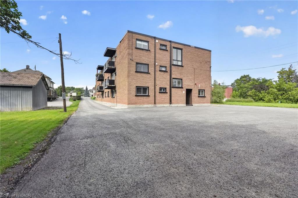 33-426 Queenston Street Property Photo 45