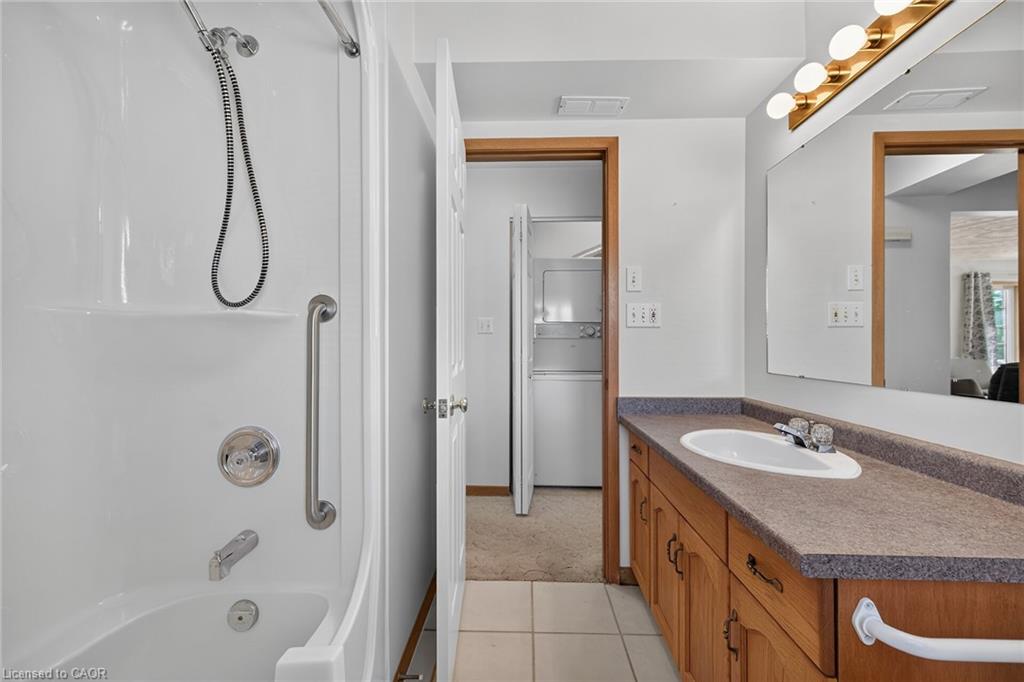 424 John Street Property Photo 21