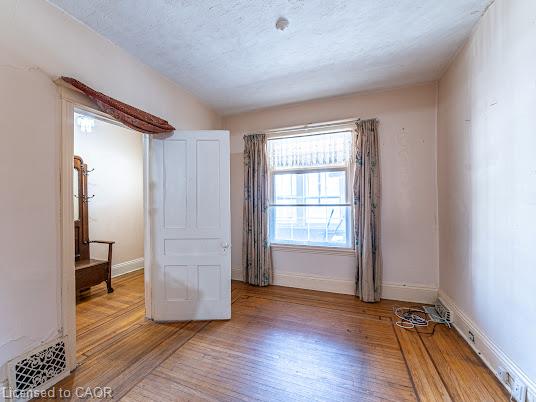 35 Sherman Avenue N Property Photo 9