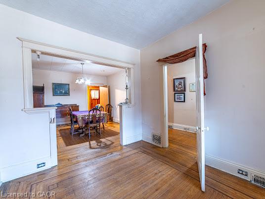 35 Sherman Avenue N Property Photo 10