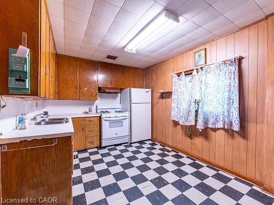 35 Sherman Avenue N Property Photo 13