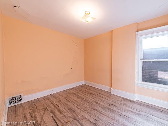 35 Sherman Avenue N Property Photo 18