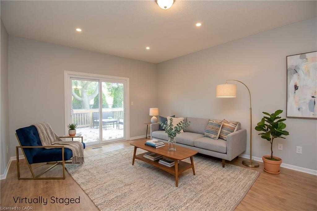 157 Silverbirch Boulevard Property Photo 4
