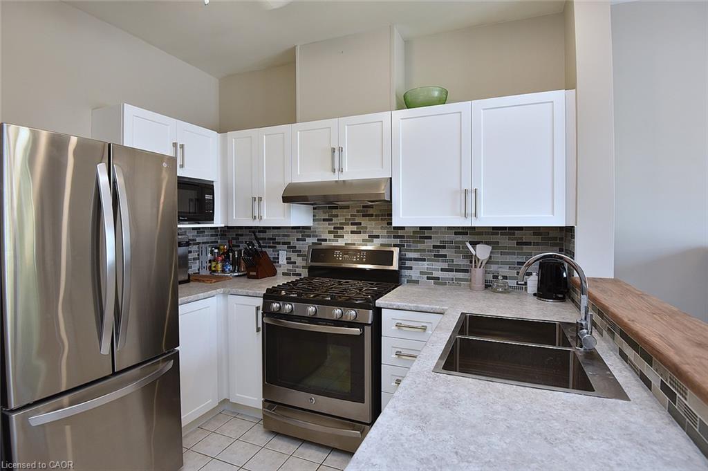 157 Silverbirch Boulevard Property Photo 6
