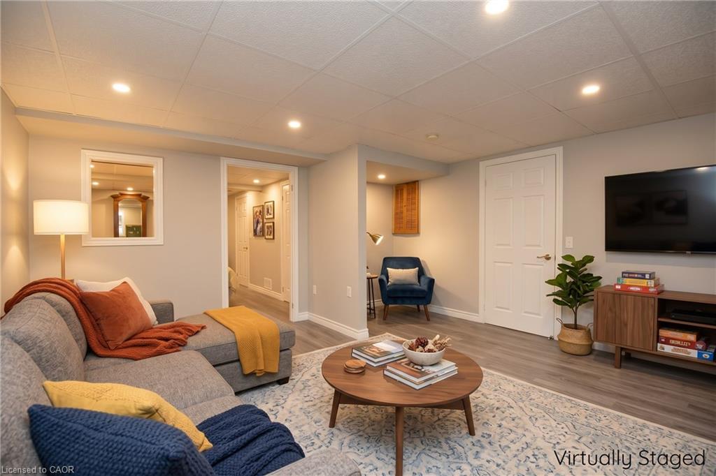 157 Silverbirch Boulevard Property Photo 15