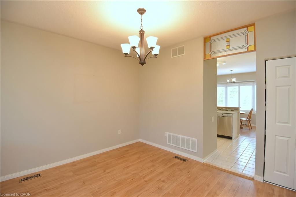 157 Silverbirch Boulevard Property Photo 28