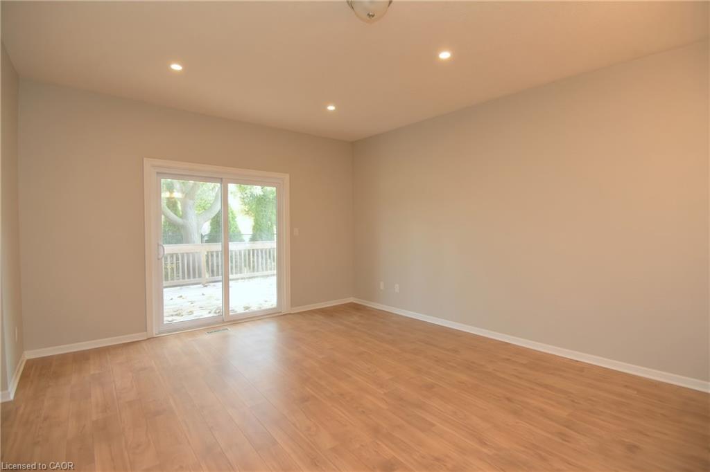 157 Silverbirch Boulevard Property Photo 29