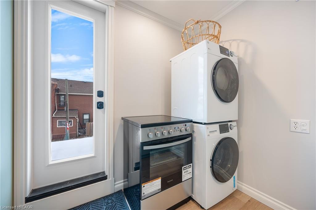 345 Macnab Street N Property Photo 10