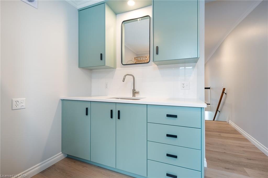 345 Macnab Street N Property Photo 11