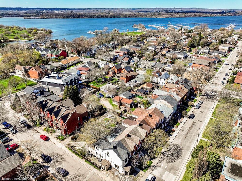 345 Macnab Street N Property Photo 18