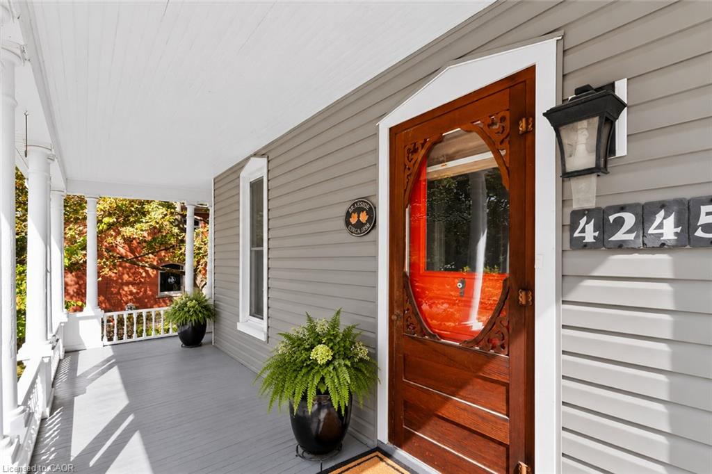 4245 William Street Property Photo 2
