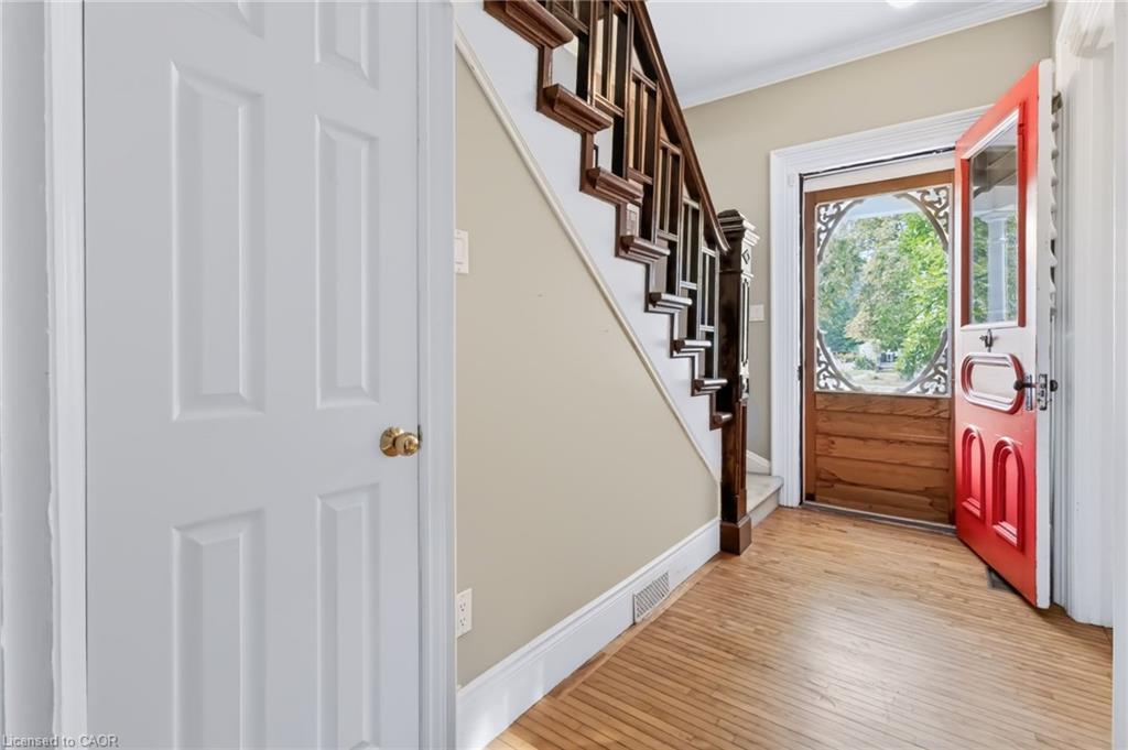 4245 William Street Property Photo 5