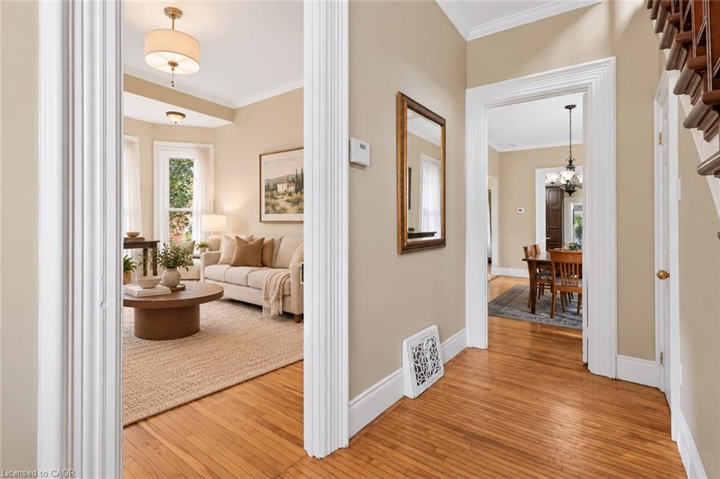 4245 William Street Property Photo 6