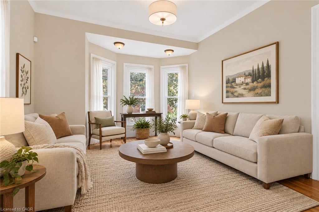 4245 William Street Property Photo 9