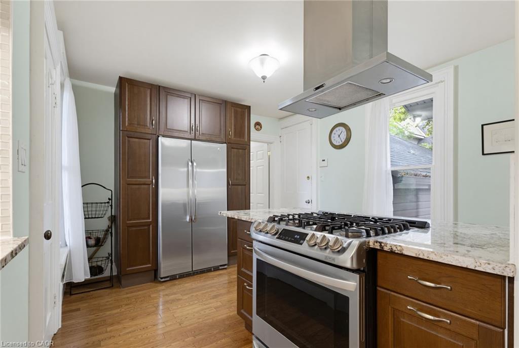 4245 William Street Property Photo 11