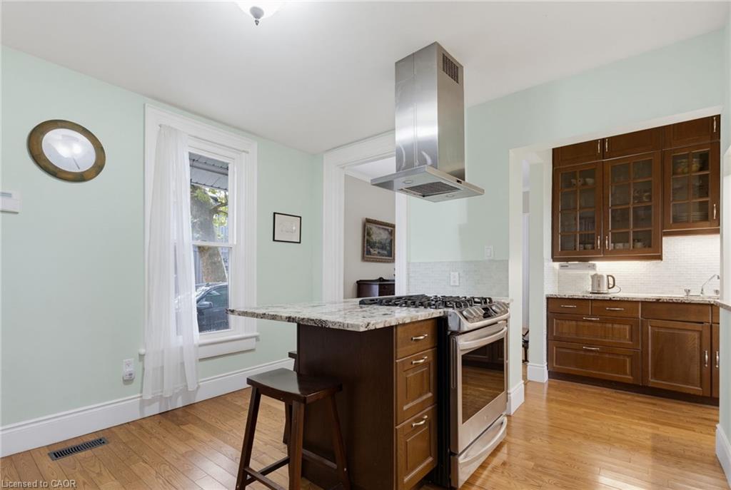 4245 William Street Property Photo 12