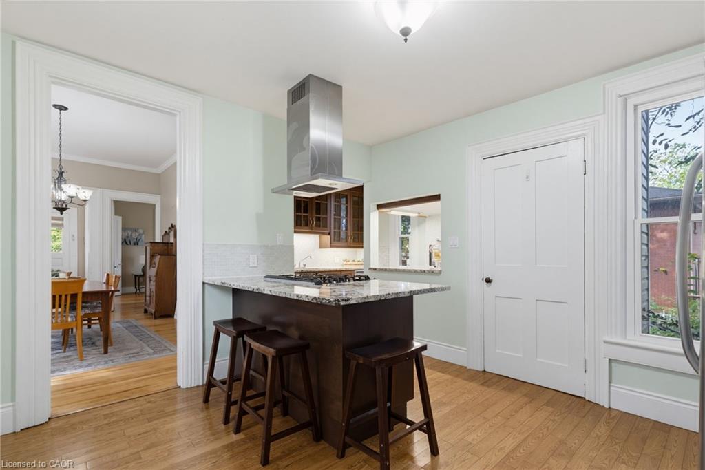 4245 William Street Property Photo 13