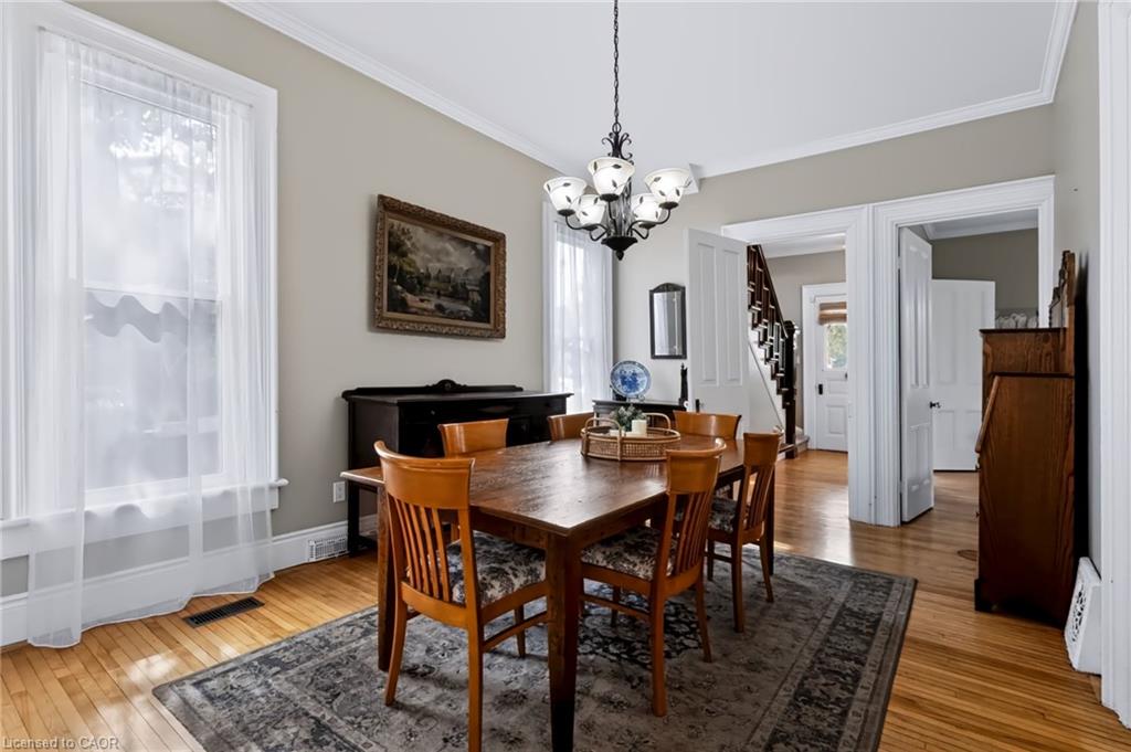 4245 William Street Property Photo 16