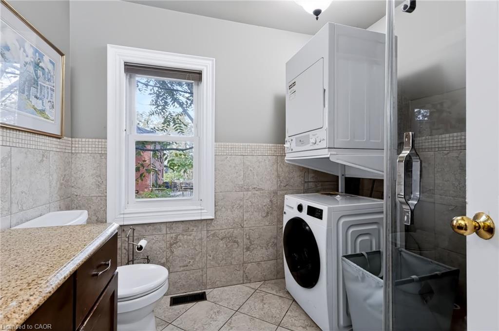 4245 William Street Property Photo 21