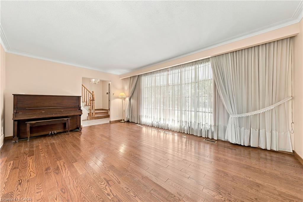 2429 Redfern Road Property Photo 3
