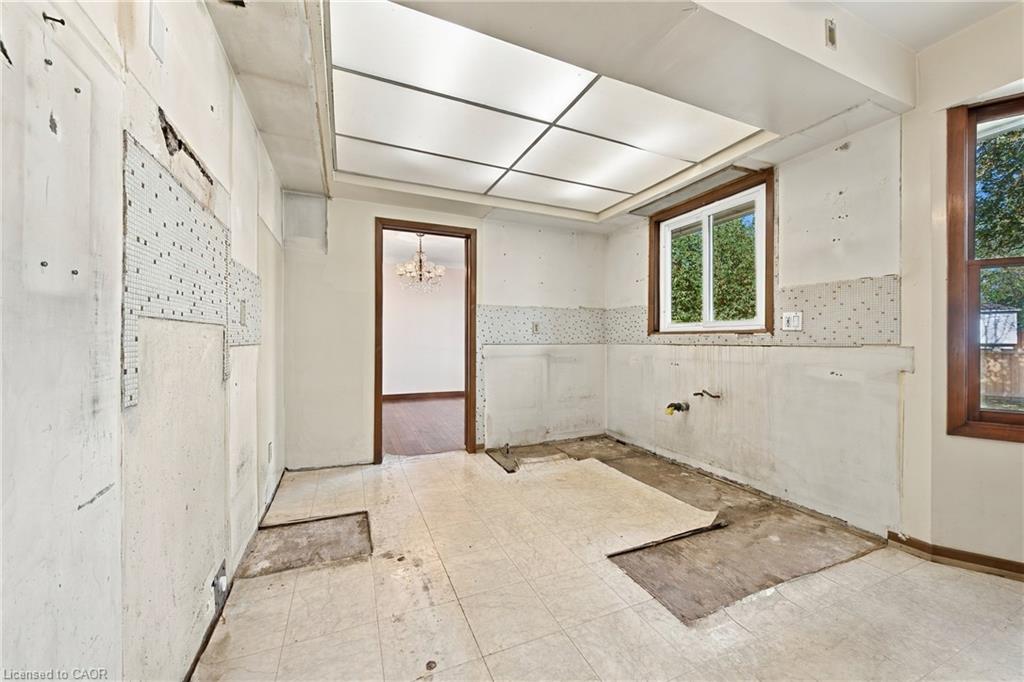 2429 Redfern Road Property Photo 5