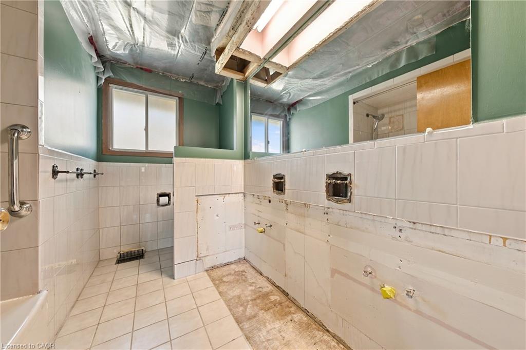 2429 Redfern Road Property Photo 13