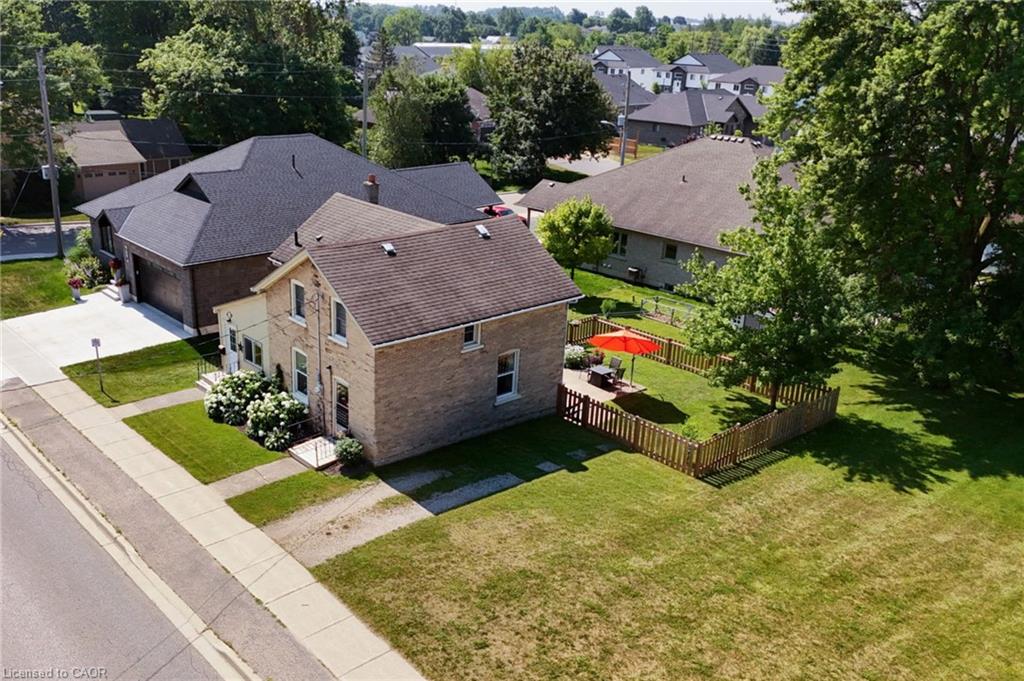 520 Elma Street W Property Photo 4