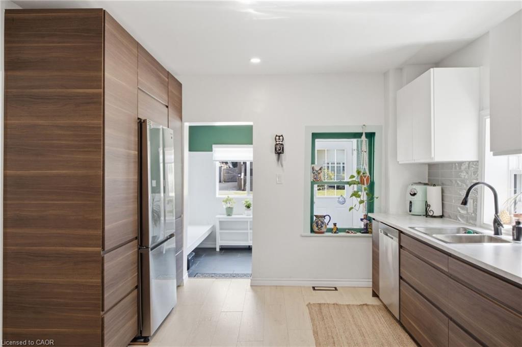520 Elma Street W Property Photo 20