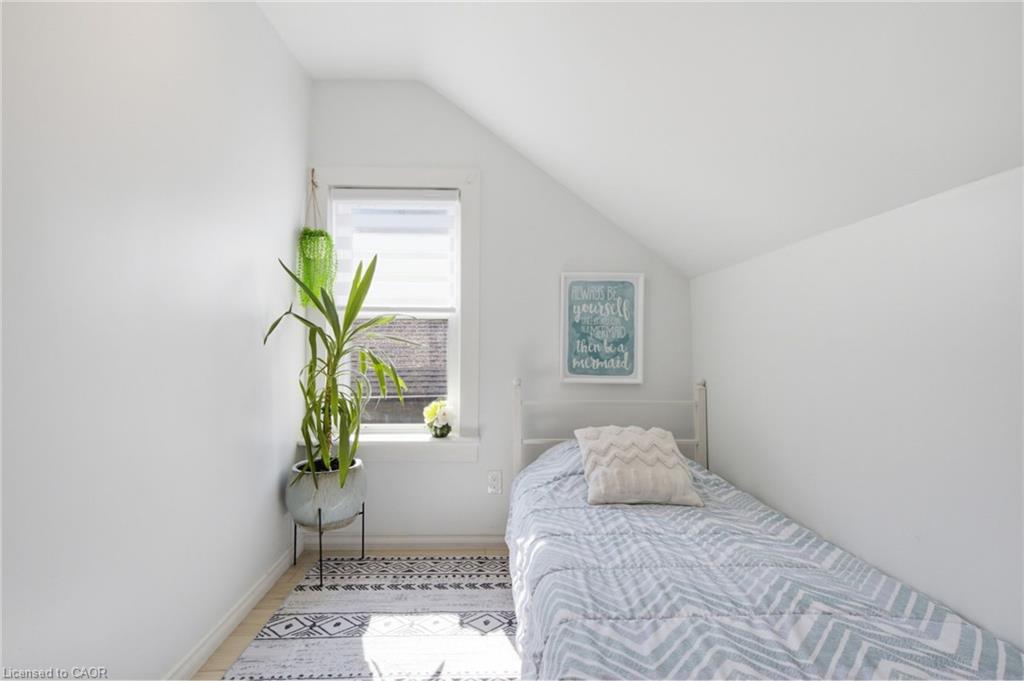 520 Elma Street W Property Photo 30