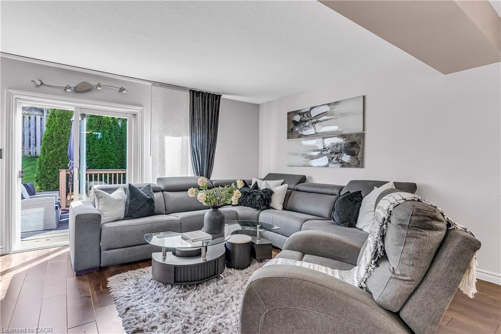 193 Mountain Laurel Crescent Property Photo 9