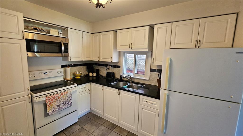 4 Parkside Drive Property Photo 10