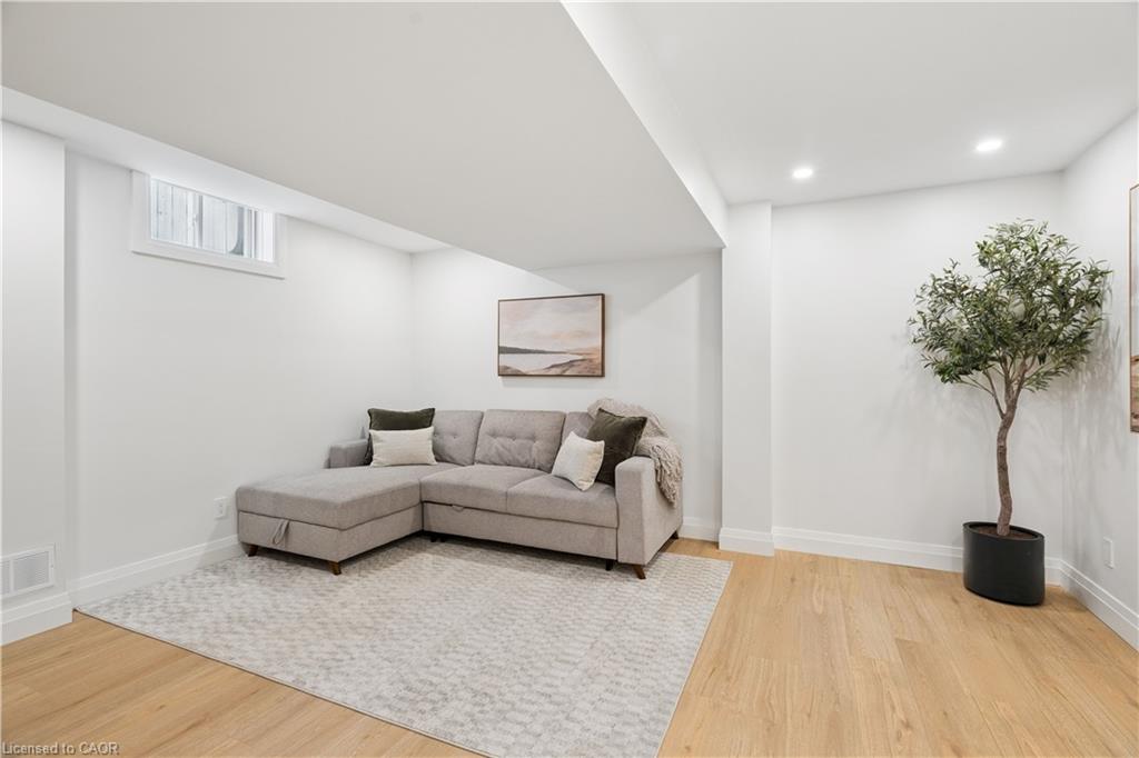 184 Dunbar Street Property Photo 31