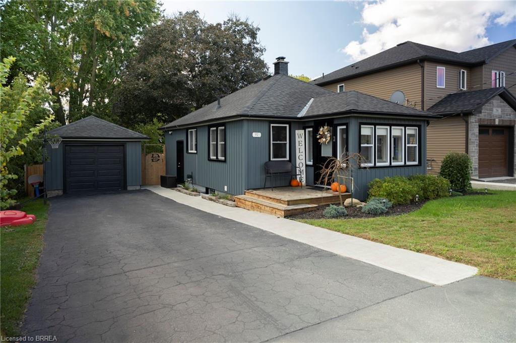92 Sovereign Street W Property Photo 1