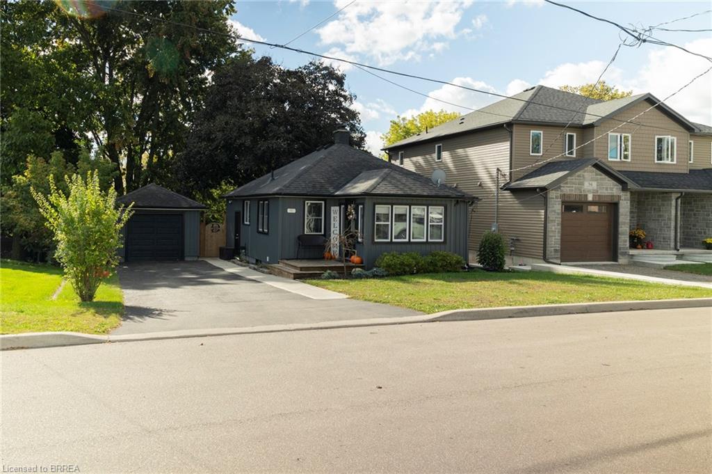 92 Sovereign Street W Property Photo 2