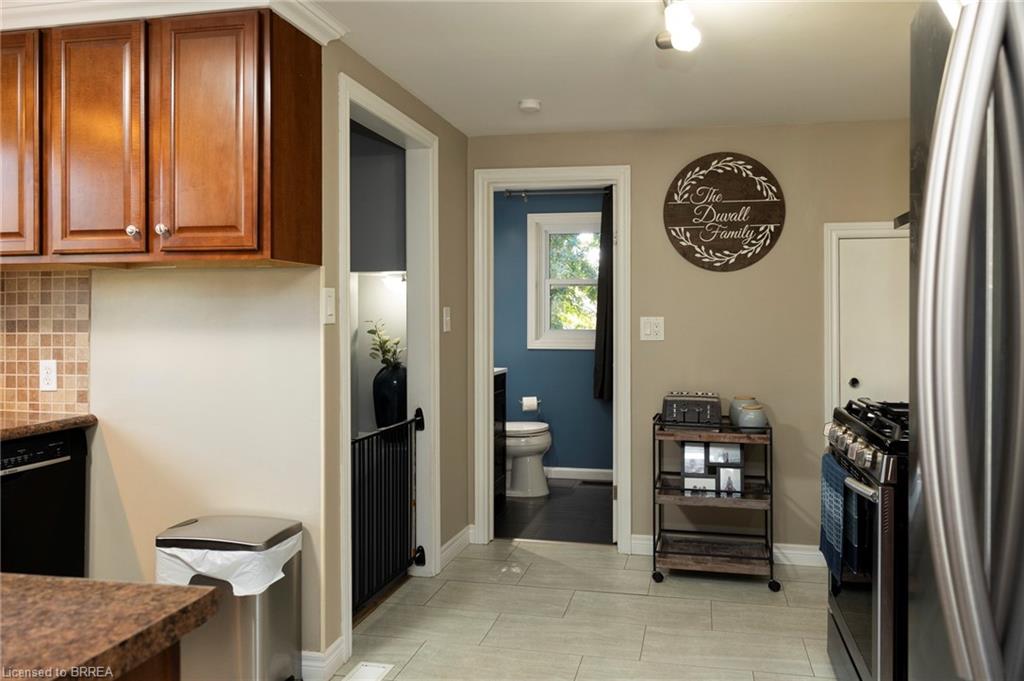 92 Sovereign Street W Property Photo 13