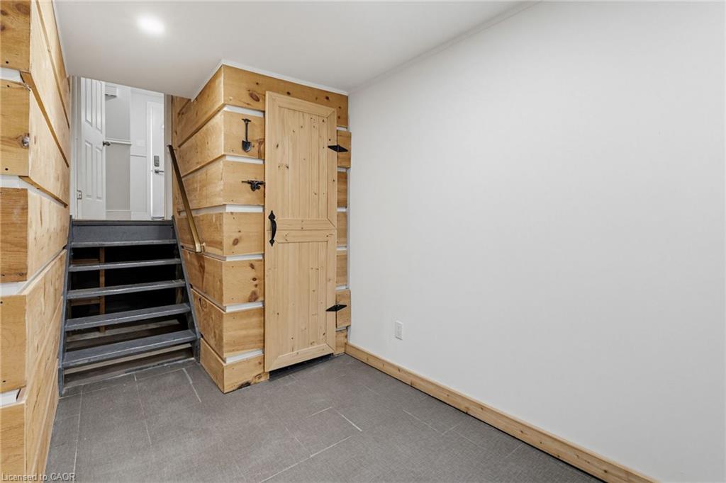 L4-444 Stone Church Road W Property Photo 23