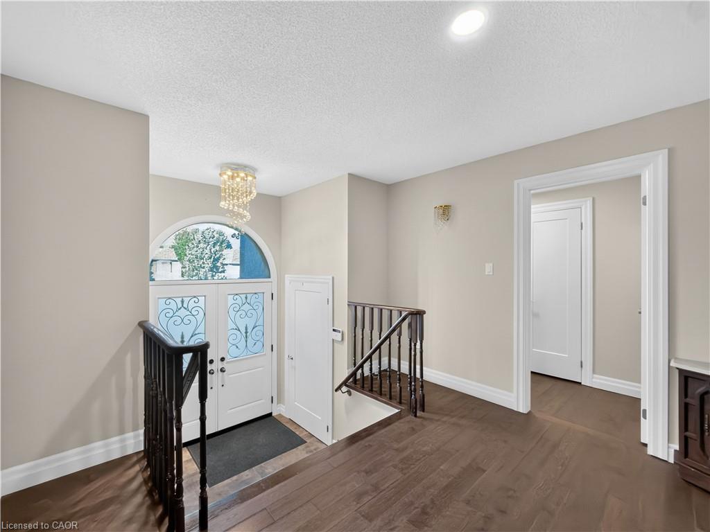 12 Sundrop Court Property Photo 4