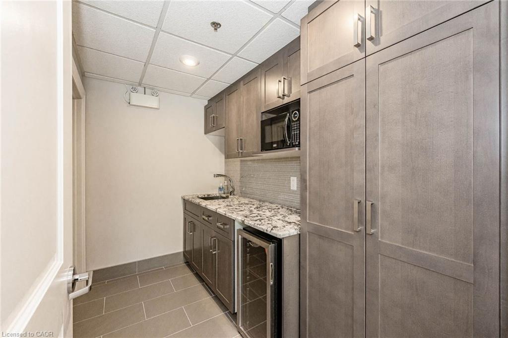 104-150 Wellington Street E Property Photo 17