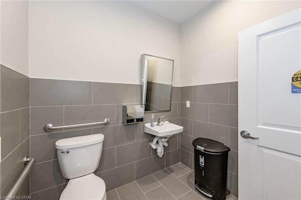 104-150 Wellington Street E Property Photo 18