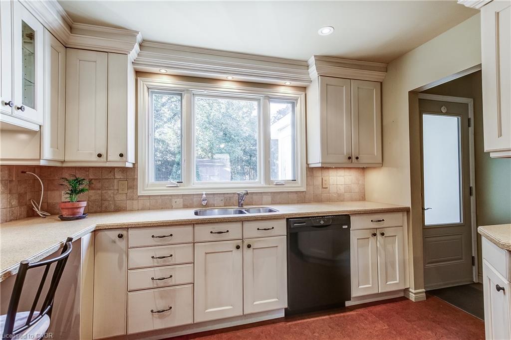 1360 Majestic Drive Property Photo 16