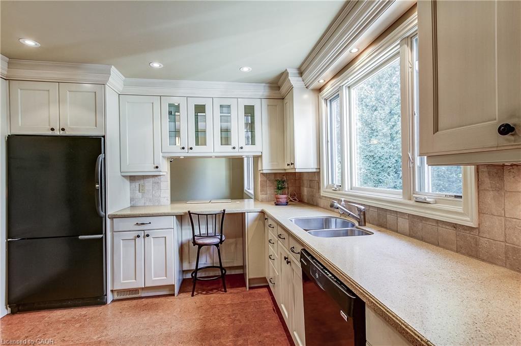 1360 Majestic Drive Property Photo 17