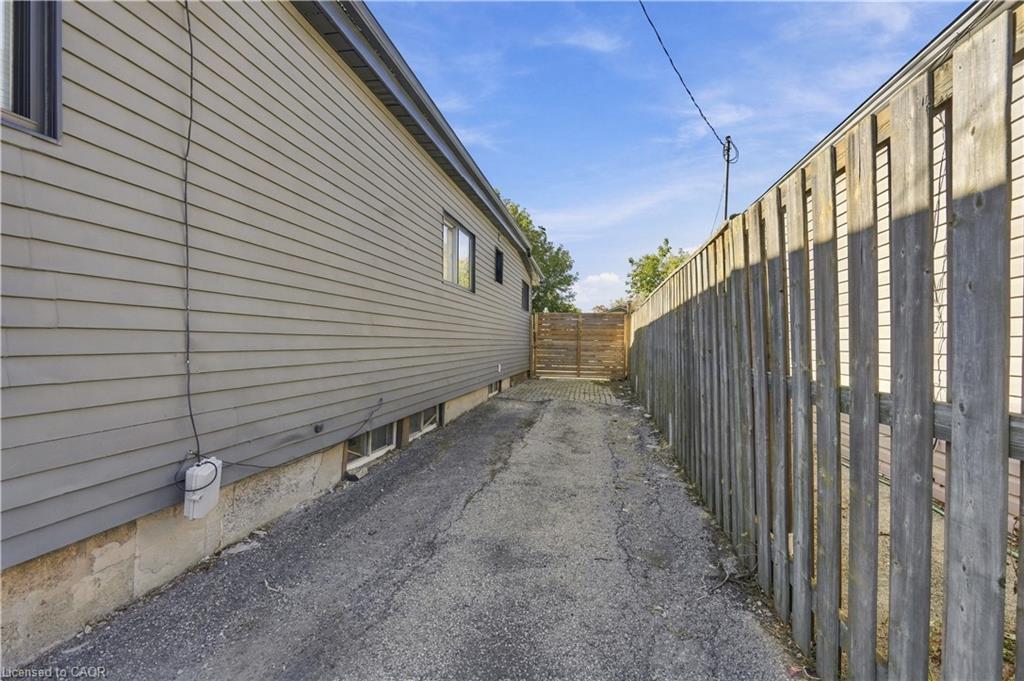658 Upper Wellington Street Property Photo 6