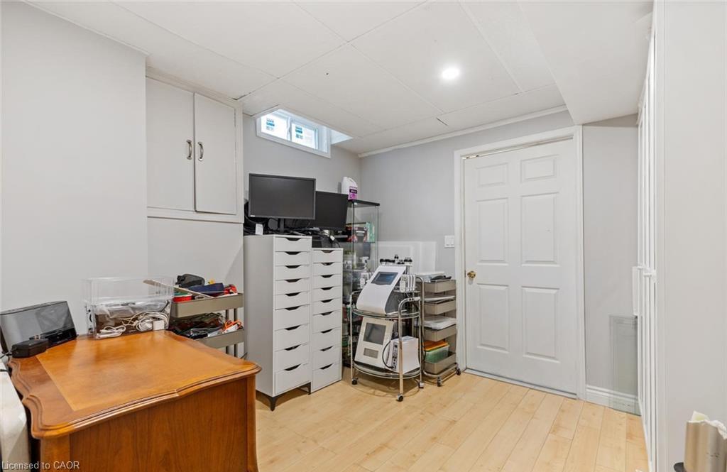 467 Hedgerow Lane Property Photo 31