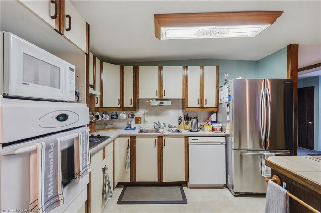 338 Albany Street Property Photo 9