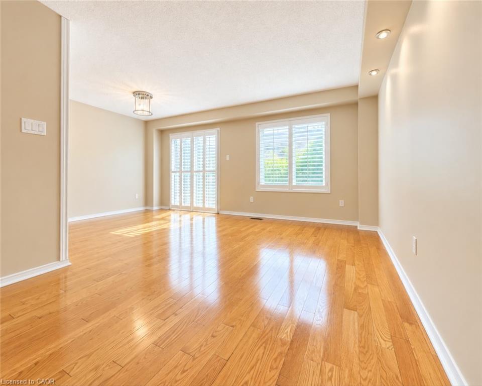 6143 Snowy Owl Crescent Property Photo 6