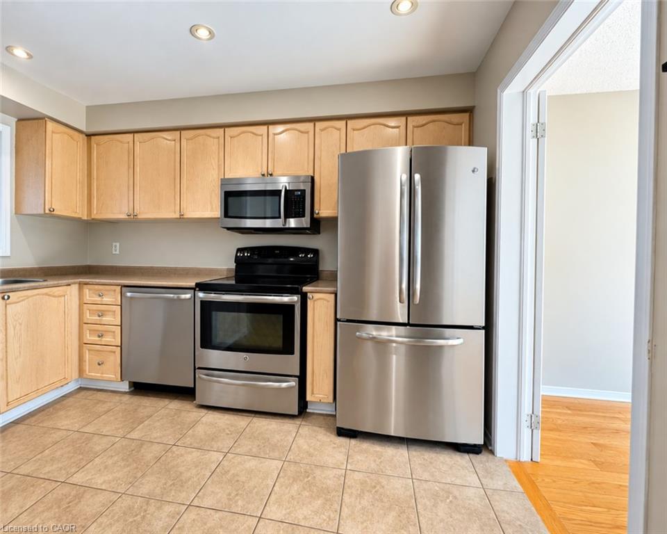 6143 Snowy Owl Crescent Property Photo 11